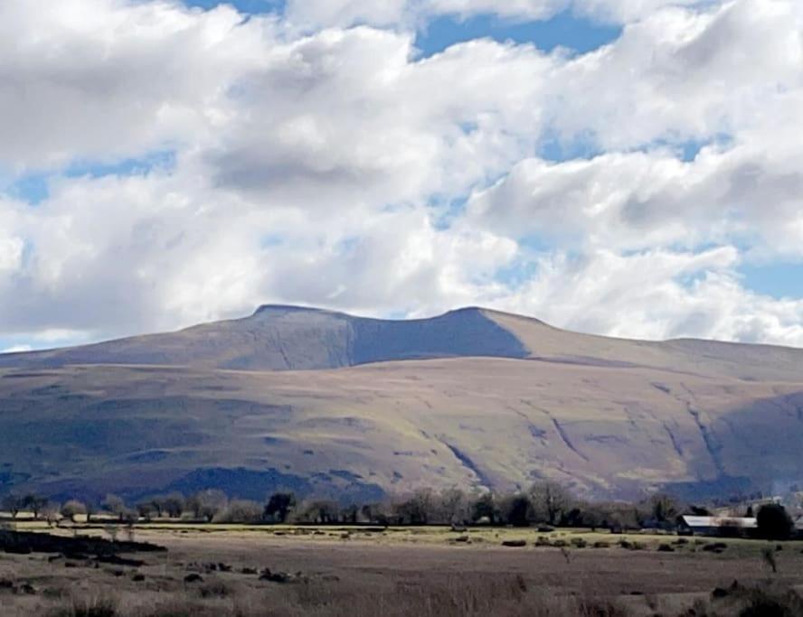 Appartamento Syn Y Nant Llangorse Esterno foto